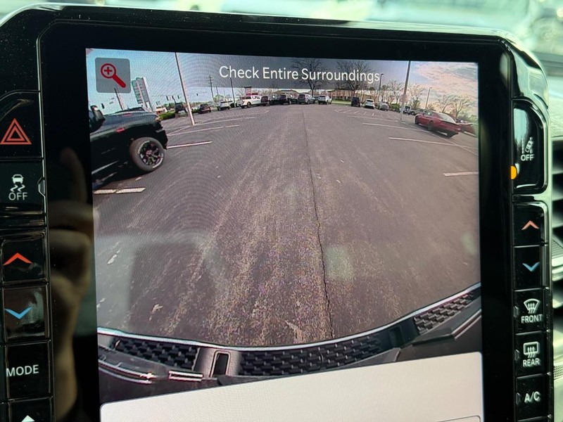 Ram 1500 Vehicle Full-screen Gallery Image 24