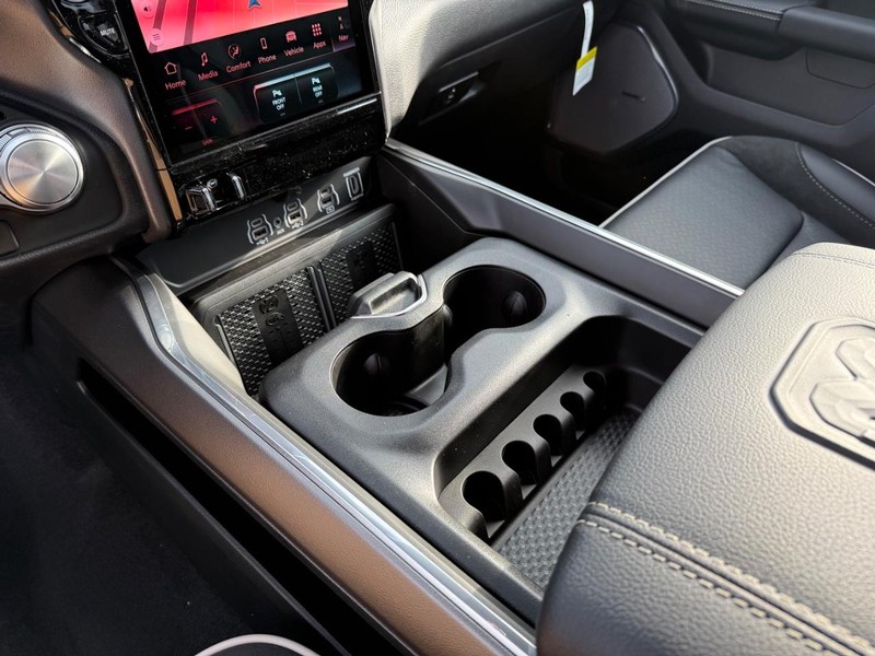 Ram 1500 Vehicle Full-screen Gallery Image 25