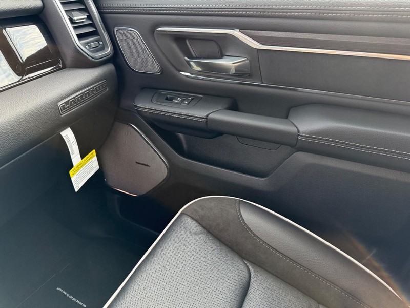 Ram 1500 Vehicle Full-screen Gallery Image 26