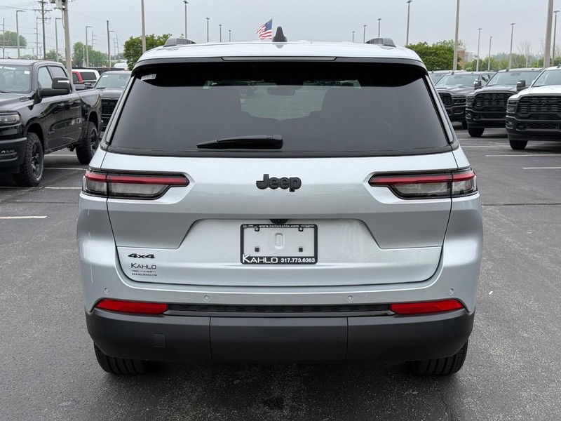 Jeep Grand Cherokee L Vehicle Full-screen Gallery Image 4