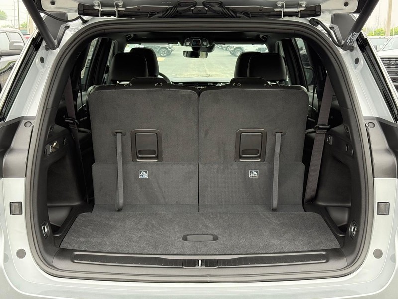 Jeep Grand Cherokee L Vehicle Full-screen Gallery Image 7