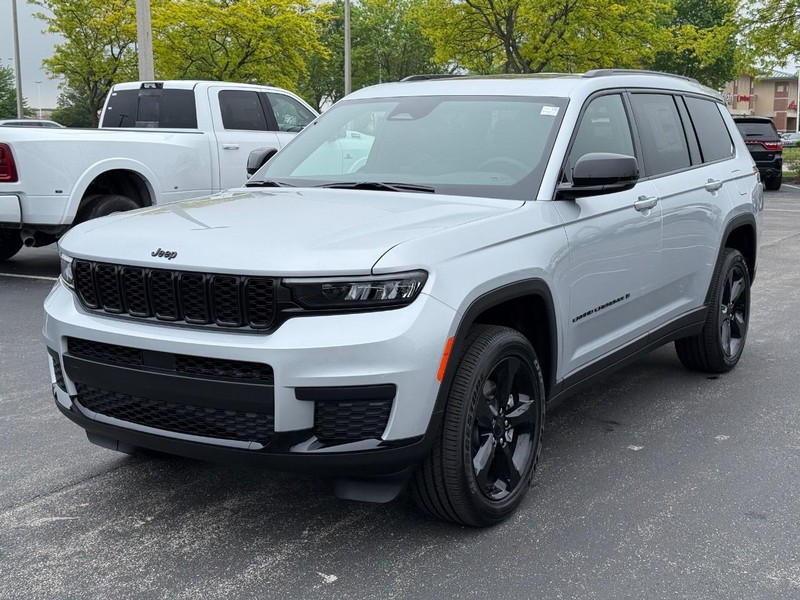 Jeep Grand Cherokee L Vehicle Full-screen Gallery Image 10