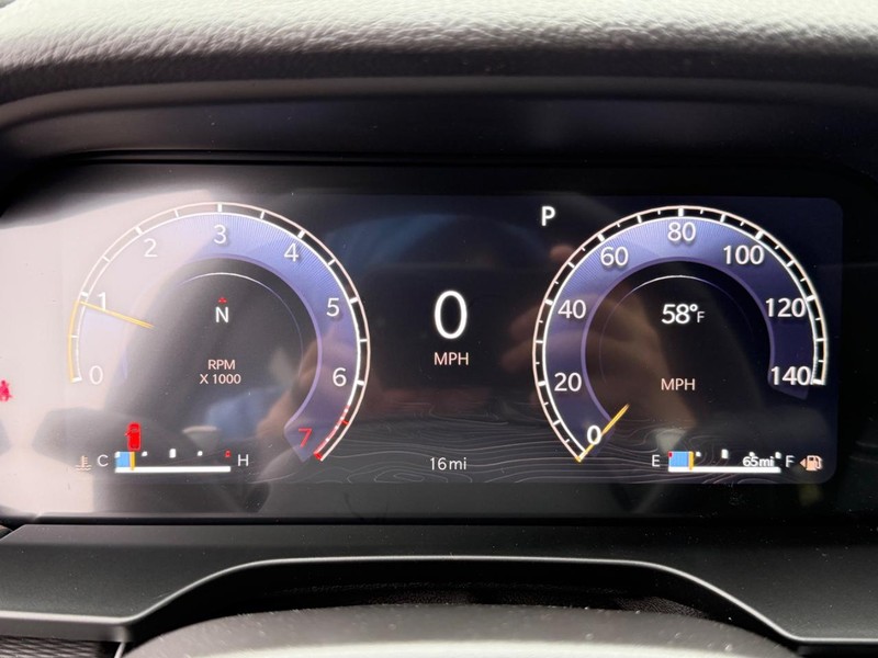 Jeep Grand Cherokee L Vehicle Full-screen Gallery Image 33