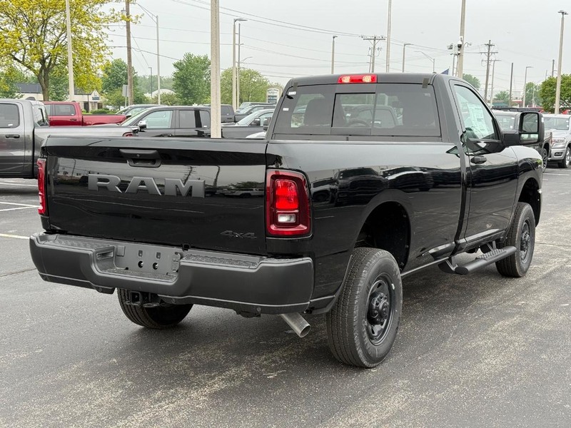 Ram 2500 Vehicle Full-screen Gallery Image 3