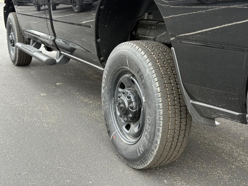 Ram 2500 Vehicle Full-screen Gallery Image 6