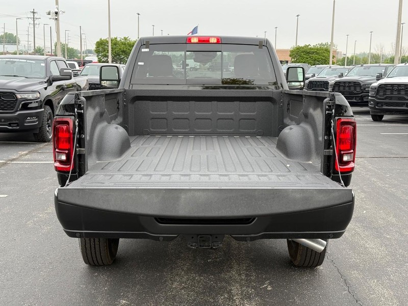 Ram 2500 Vehicle Full-screen Gallery Image 7