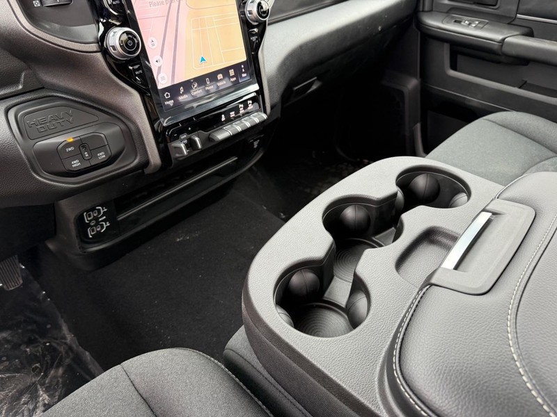 Ram 2500 Vehicle Full-screen Gallery Image 24