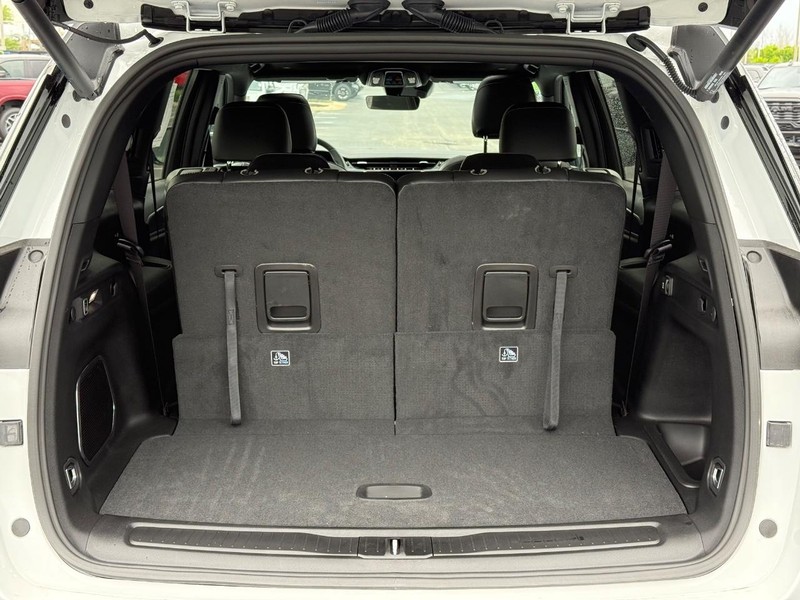 Jeep Grand Cherokee L Vehicle Full-screen Gallery Image 7