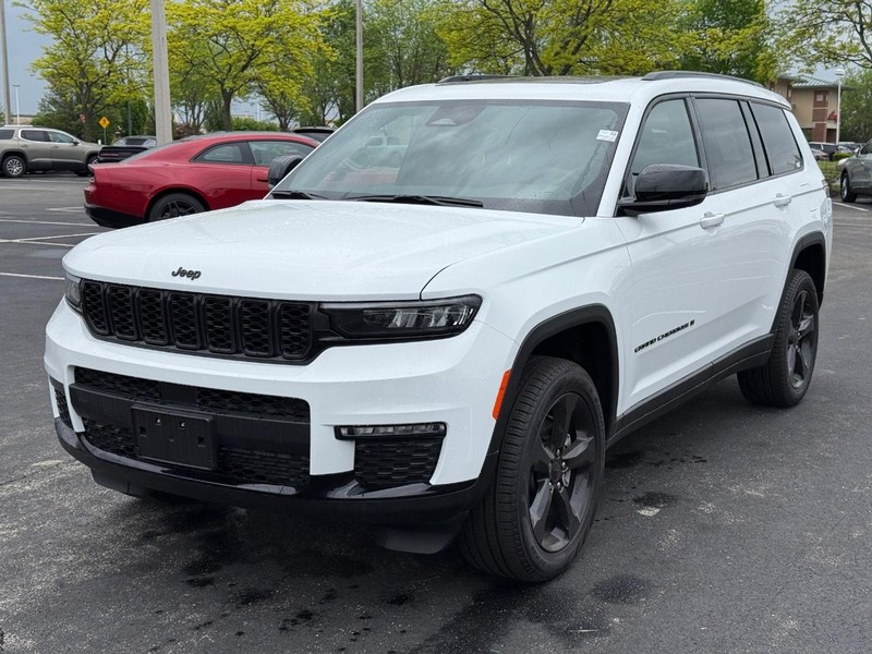 Jeep Grand Cherokee L Vehicle Full-screen Gallery Image 10