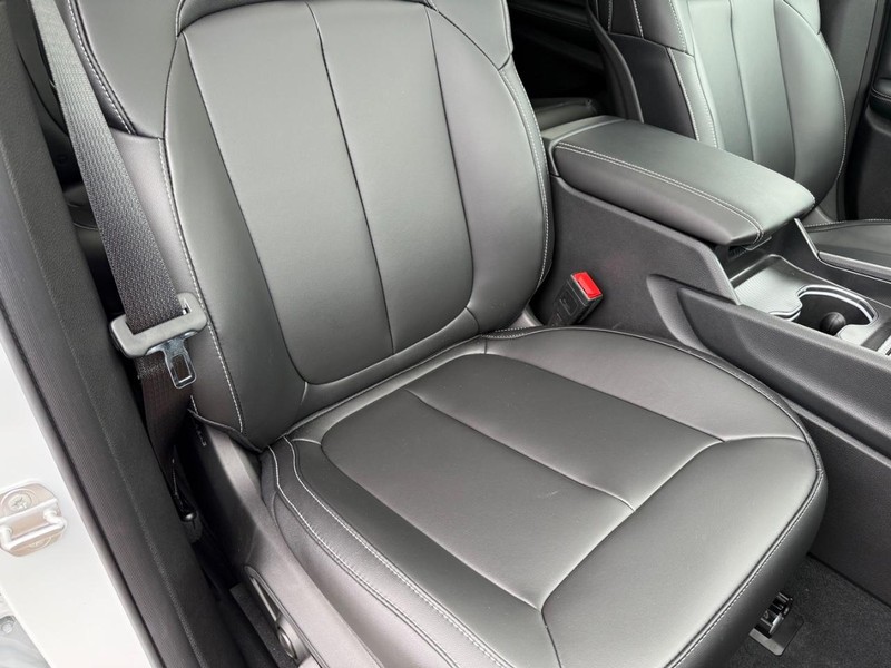 Jeep Grand Cherokee L Vehicle Full-screen Gallery Image 19