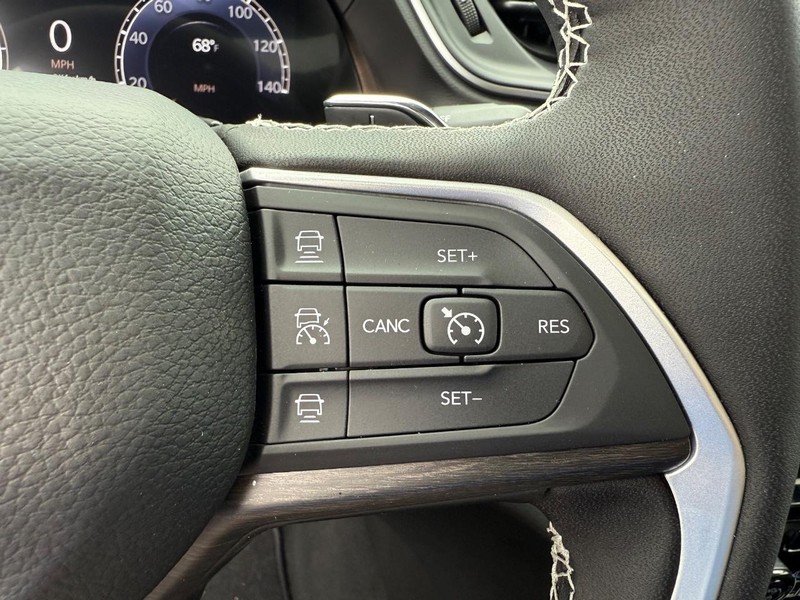 Jeep Grand Cherokee L Vehicle Full-screen Gallery Image 24