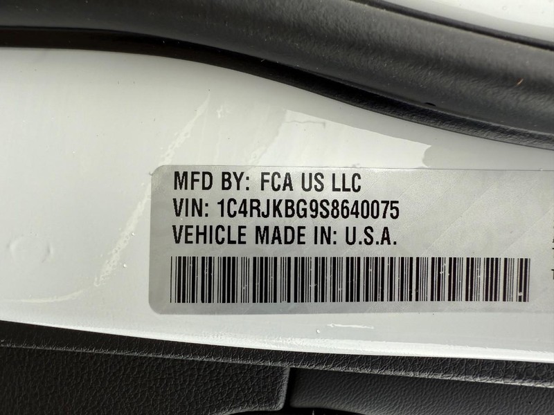 Jeep Grand Cherokee L Vehicle Full-screen Gallery Image 36