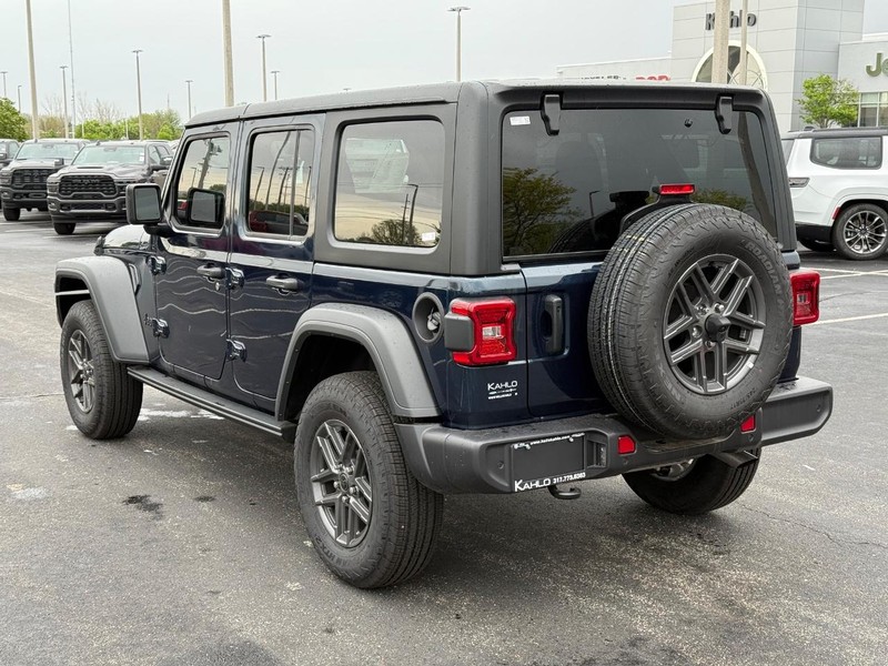 Jeep Wrangler Vehicle Full-screen Gallery Image 5