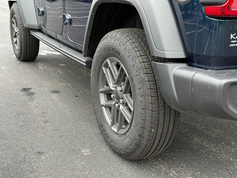 Jeep Wrangler Vehicle Full-screen Gallery Image 6