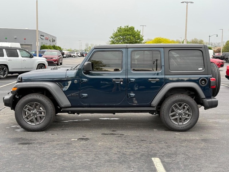 Jeep Wrangler Vehicle Full-screen Gallery Image 8