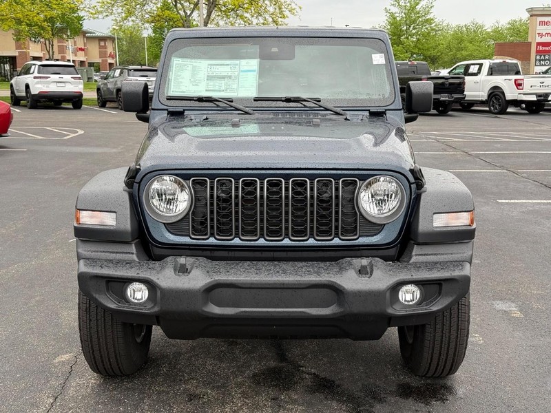 Jeep Wrangler Vehicle Full-screen Gallery Image 10