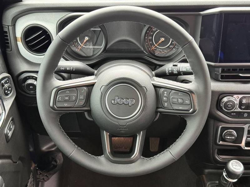 Jeep Wrangler Vehicle Full-screen Gallery Image 14