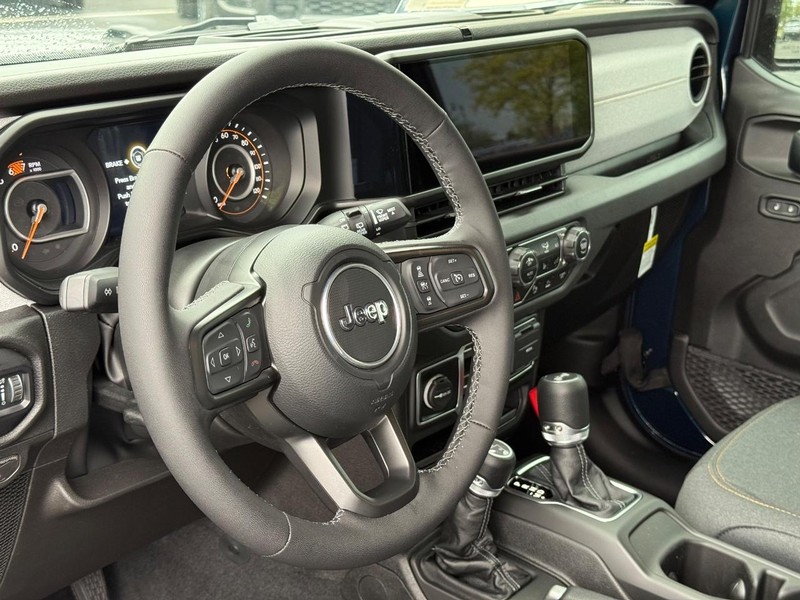 Jeep Wrangler Vehicle Full-screen Gallery Image 19