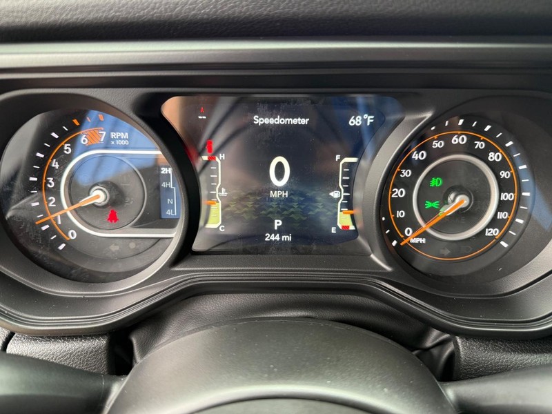 Jeep Wrangler Vehicle Full-screen Gallery Image 29