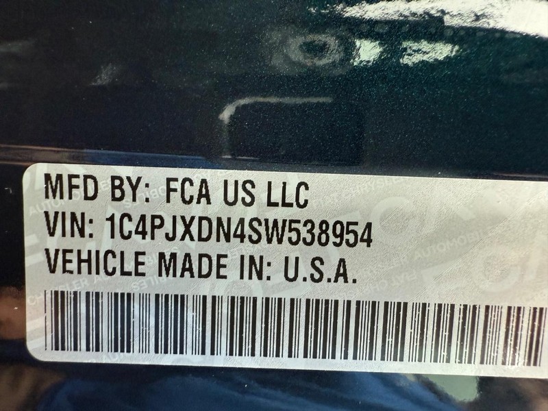 Jeep Wrangler Vehicle Full-screen Gallery Image 32