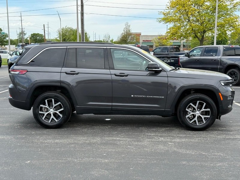 Jeep Grand Cherokee Vehicle Full-screen Gallery Image 2