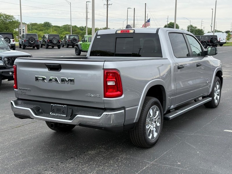 Ram 1500 Vehicle Full-screen Gallery Image 3