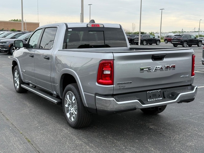 Ram 1500 Vehicle Full-screen Gallery Image 5