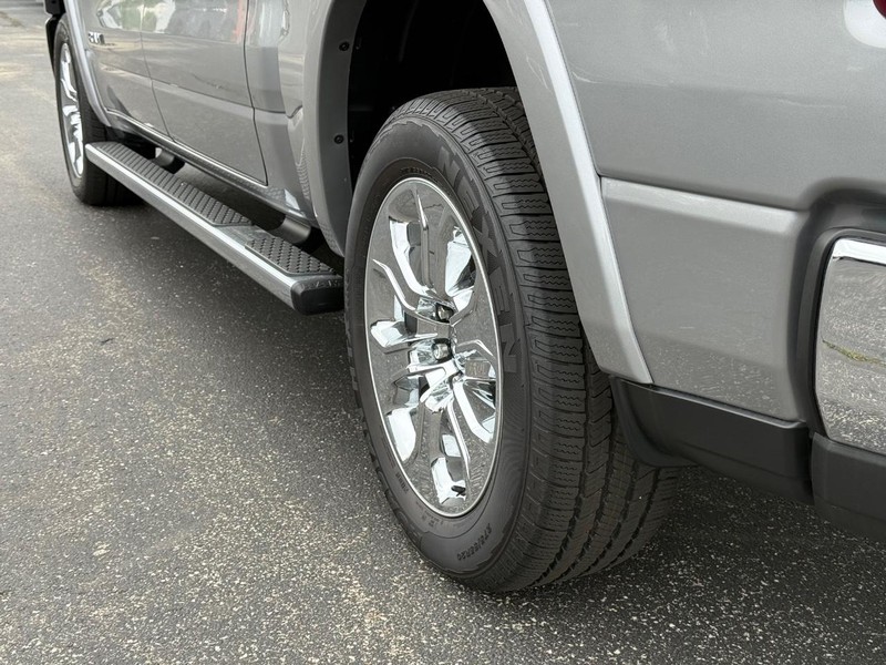 Ram 1500 Vehicle Full-screen Gallery Image 6