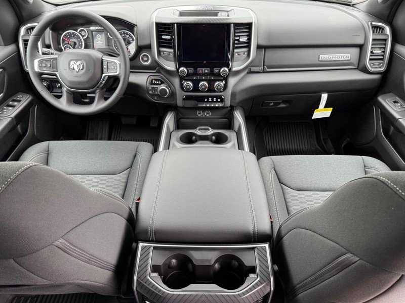 Ram 1500 Vehicle Full-screen Gallery Image 13