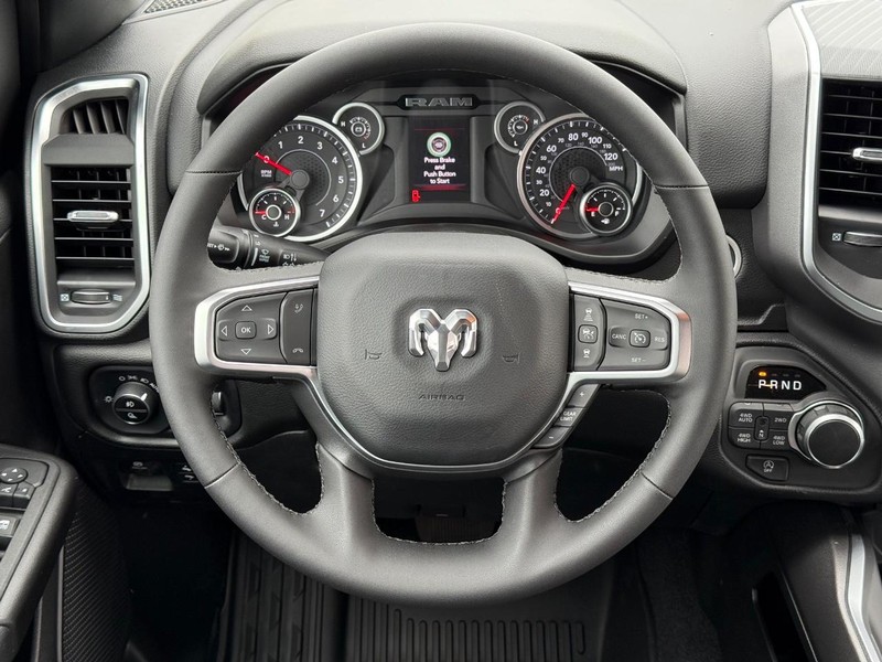 Ram 1500 Vehicle Full-screen Gallery Image 14