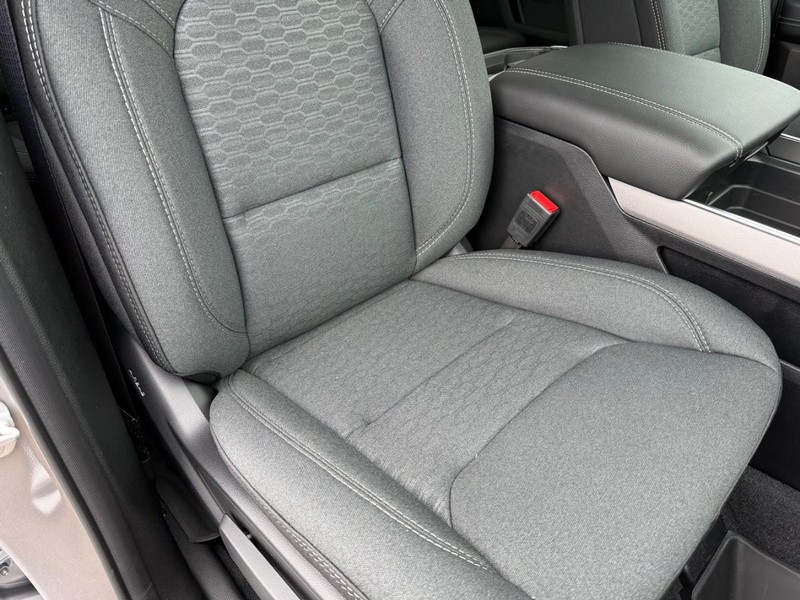 Ram 1500 Vehicle Full-screen Gallery Image 16