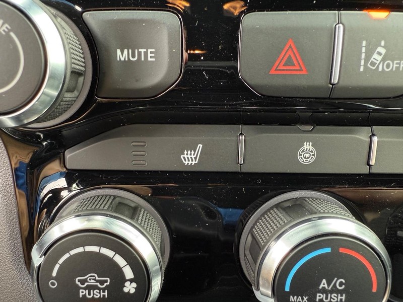 Ram 1500 Vehicle Full-screen Gallery Image 23