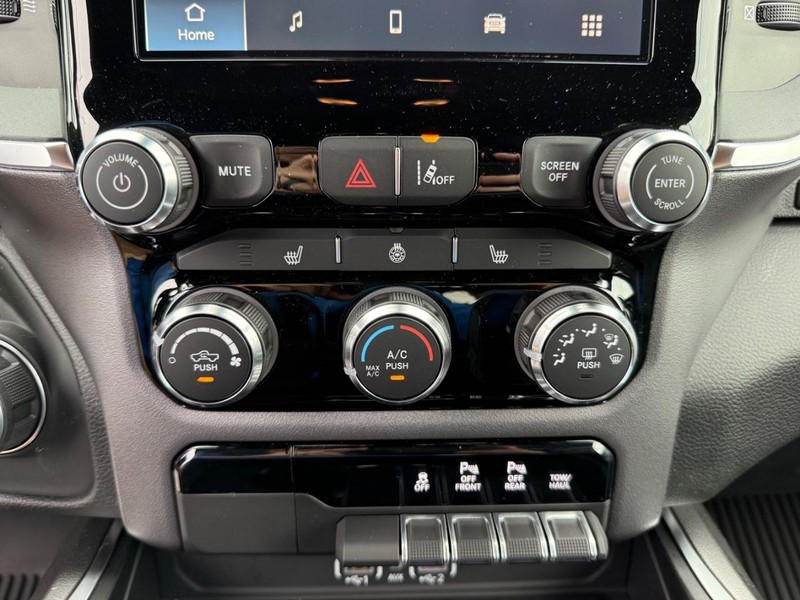 Ram 1500 Vehicle Full-screen Gallery Image 26
