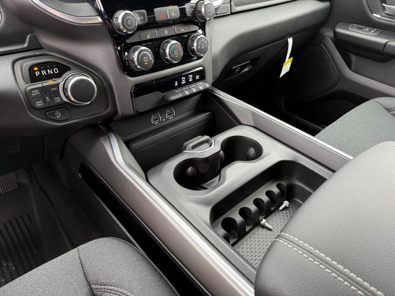 Ram 1500 Vehicle Full-screen Gallery Image 27