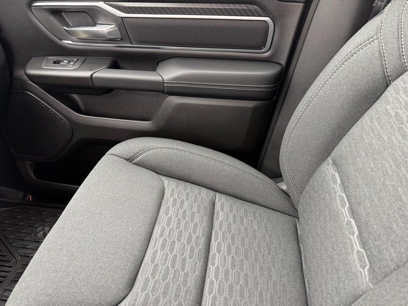 Ram 1500 Vehicle Full-screen Gallery Image 28