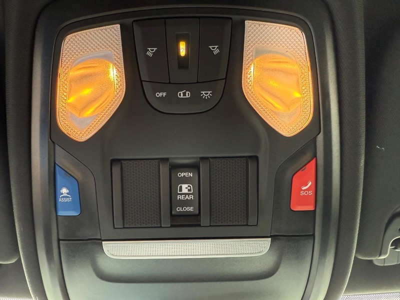 Ram 1500 Vehicle Full-screen Gallery Image 29