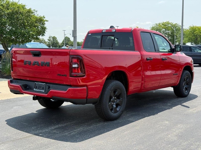 Ram 1500 Vehicle Full-screen Gallery Image 3