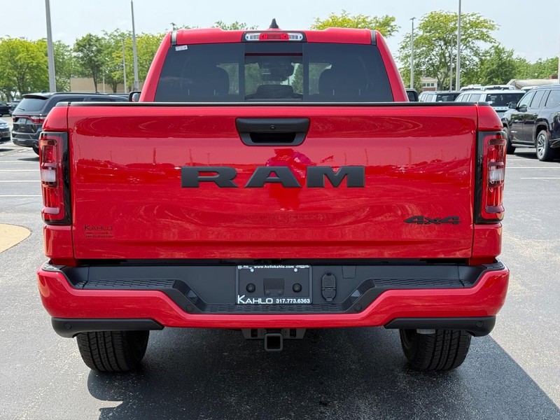 Ram 1500 Vehicle Full-screen Gallery Image 4