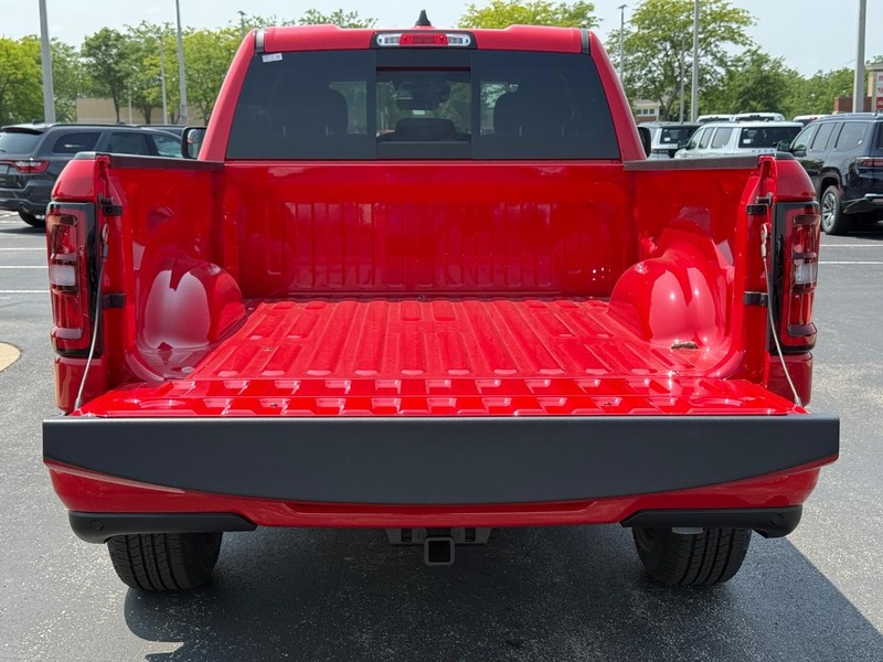 Ram 1500 Vehicle Full-screen Gallery Image 6
