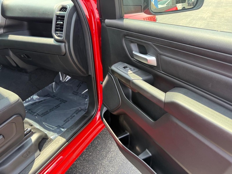 Ram 1500 Vehicle Full-screen Gallery Image 11