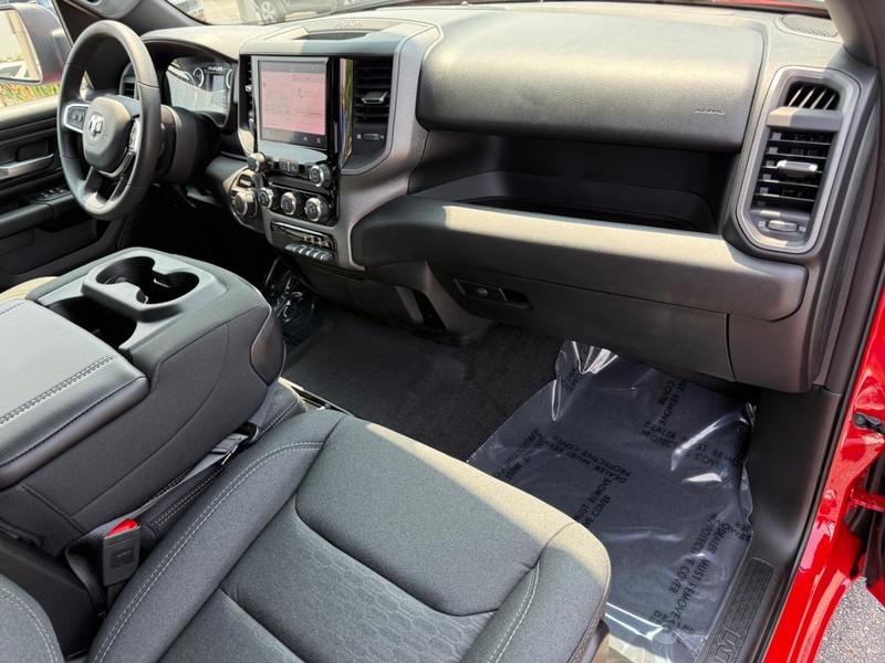 Ram 1500 Vehicle Full-screen Gallery Image 12