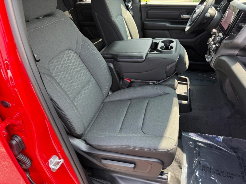 Ram 1500 Vehicle Full-screen Gallery Image 13