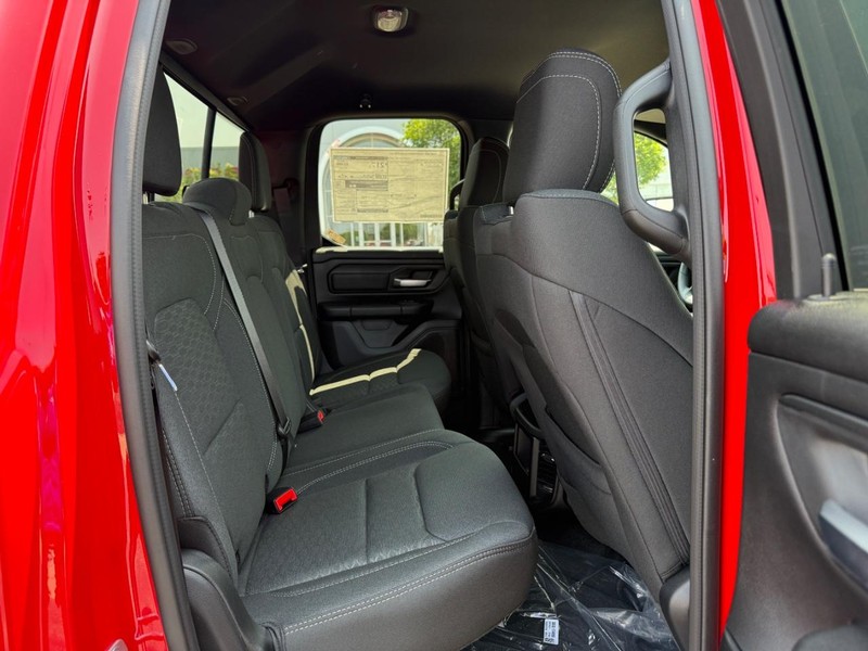 Ram 1500 Vehicle Full-screen Gallery Image 15