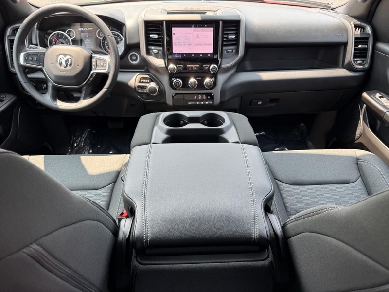 Ram 1500 Vehicle Full-screen Gallery Image 16