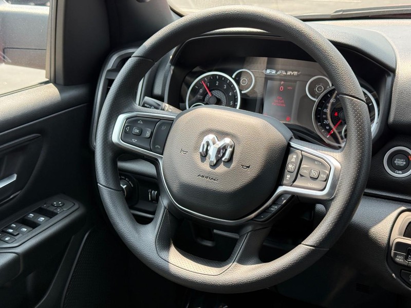 Ram 1500 Vehicle Full-screen Gallery Image 17