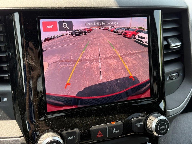 Ram 1500 Vehicle Full-screen Gallery Image 23