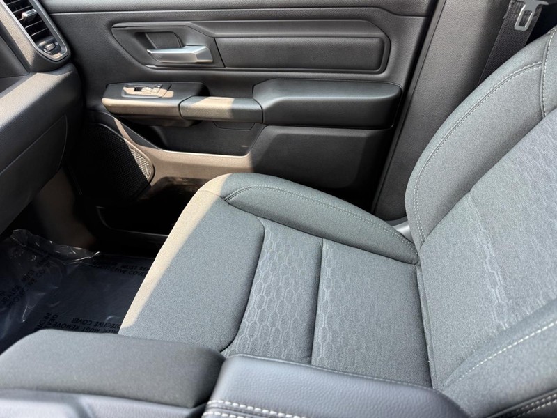 Ram 1500 Vehicle Full-screen Gallery Image 25