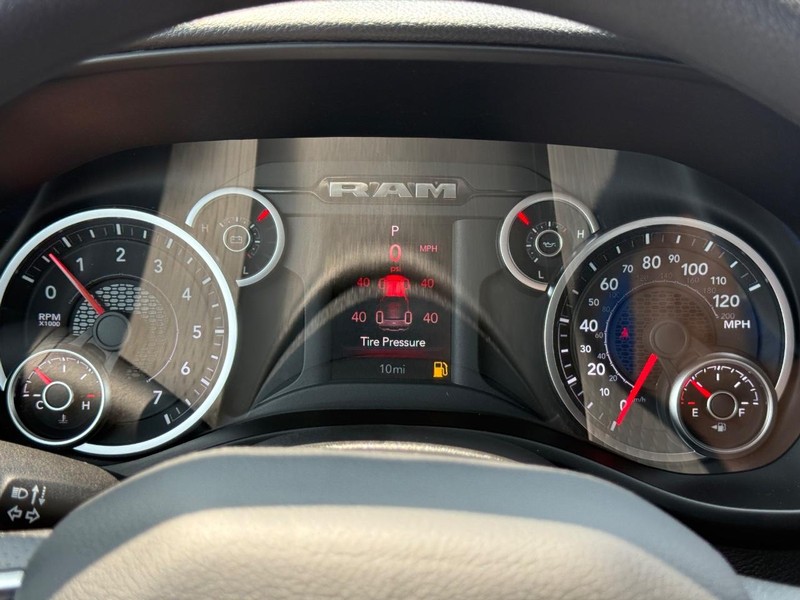 Ram 1500 Vehicle Full-screen Gallery Image 26