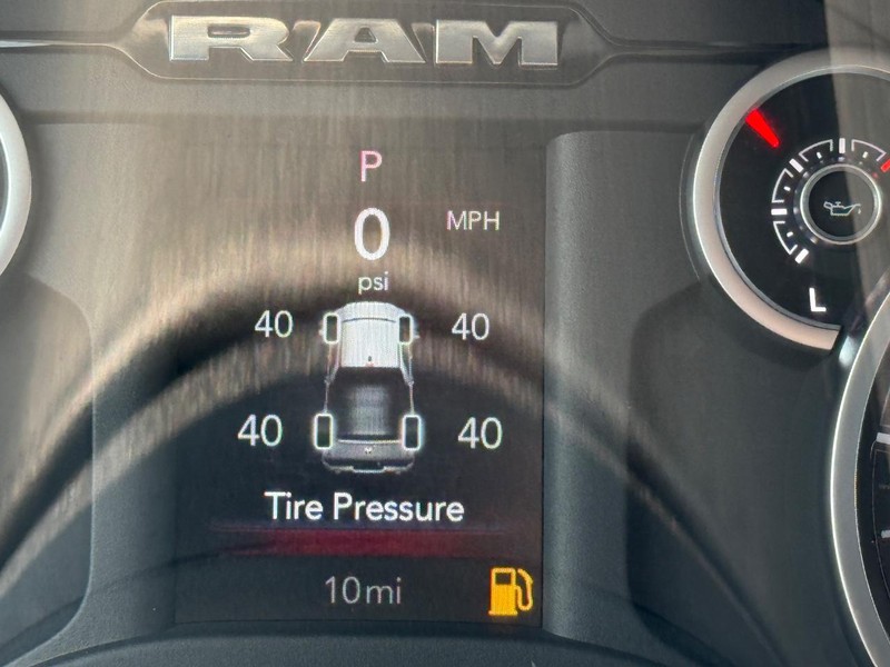 Ram 1500 Vehicle Full-screen Gallery Image 27