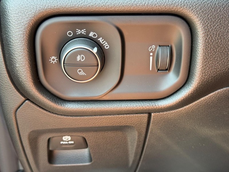 Ram 1500 Vehicle Full-screen Gallery Image 28